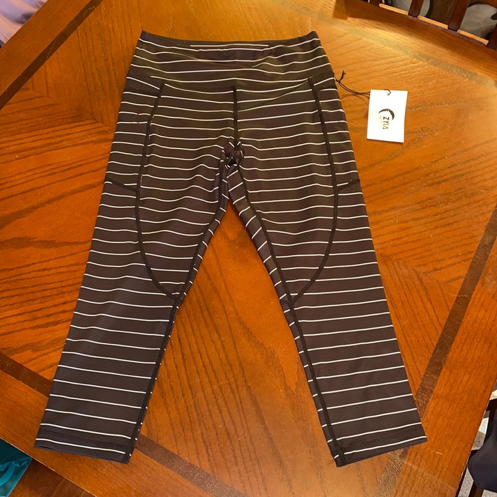 ZYIA Active Black Stripe Pocket Hi-Rise Capri